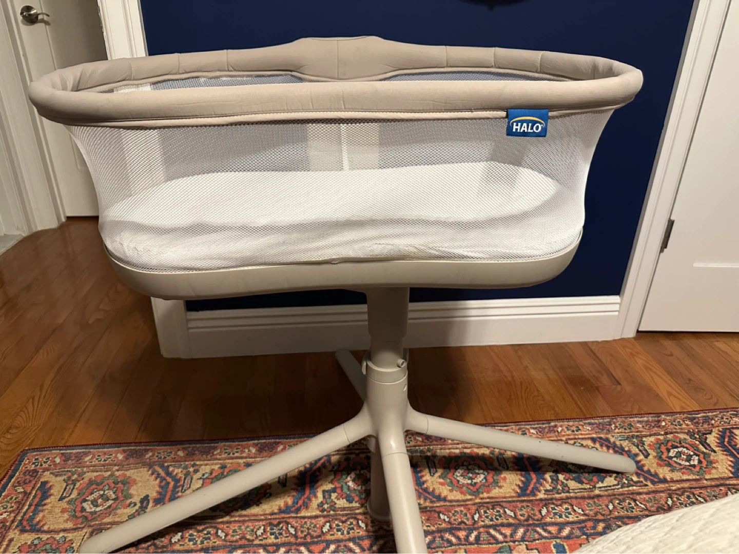 HALO Bassinest Swivel Sleeper and Accessories