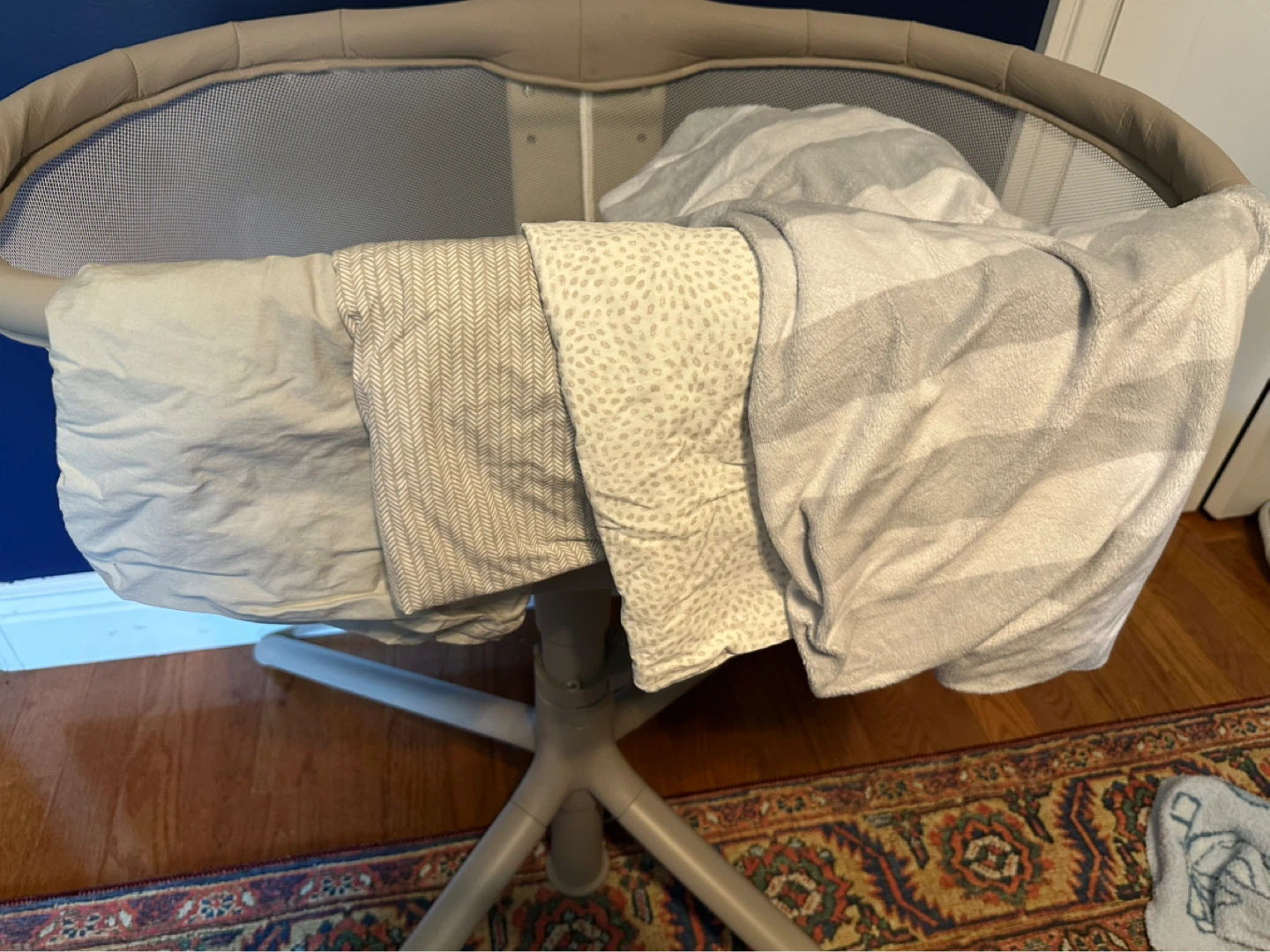 HALO Bassinest Swivel Sleeper and Accessories - photo 2