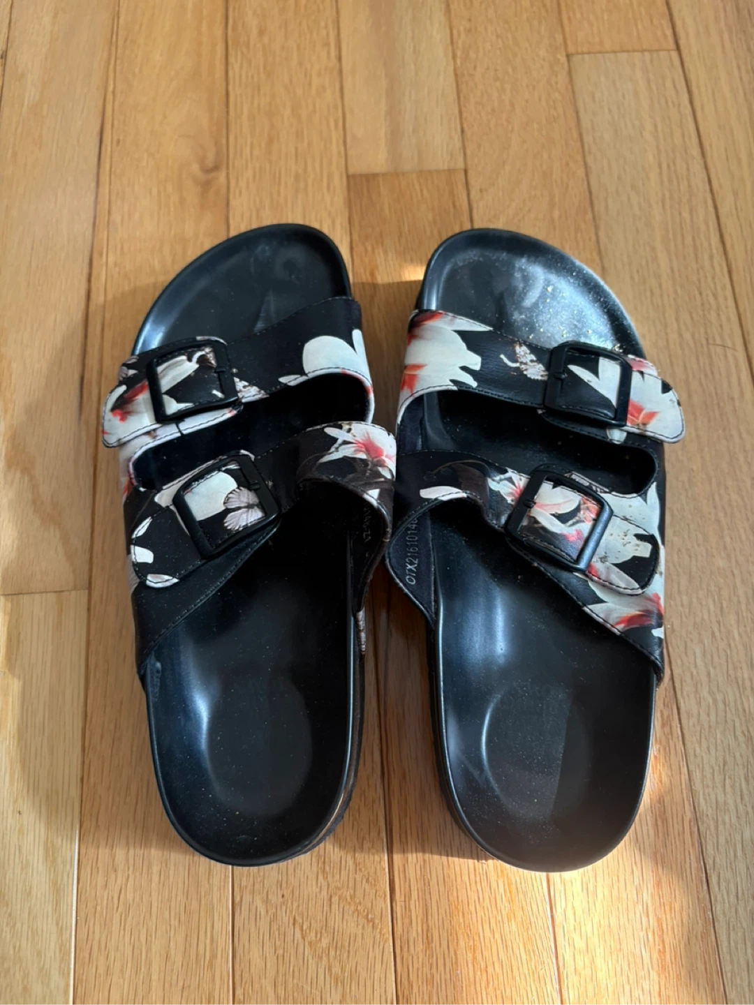 Black floral print slide sandals