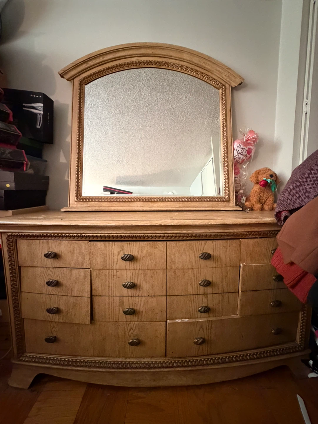 100% Solid Oakwood Dresser with Mirror