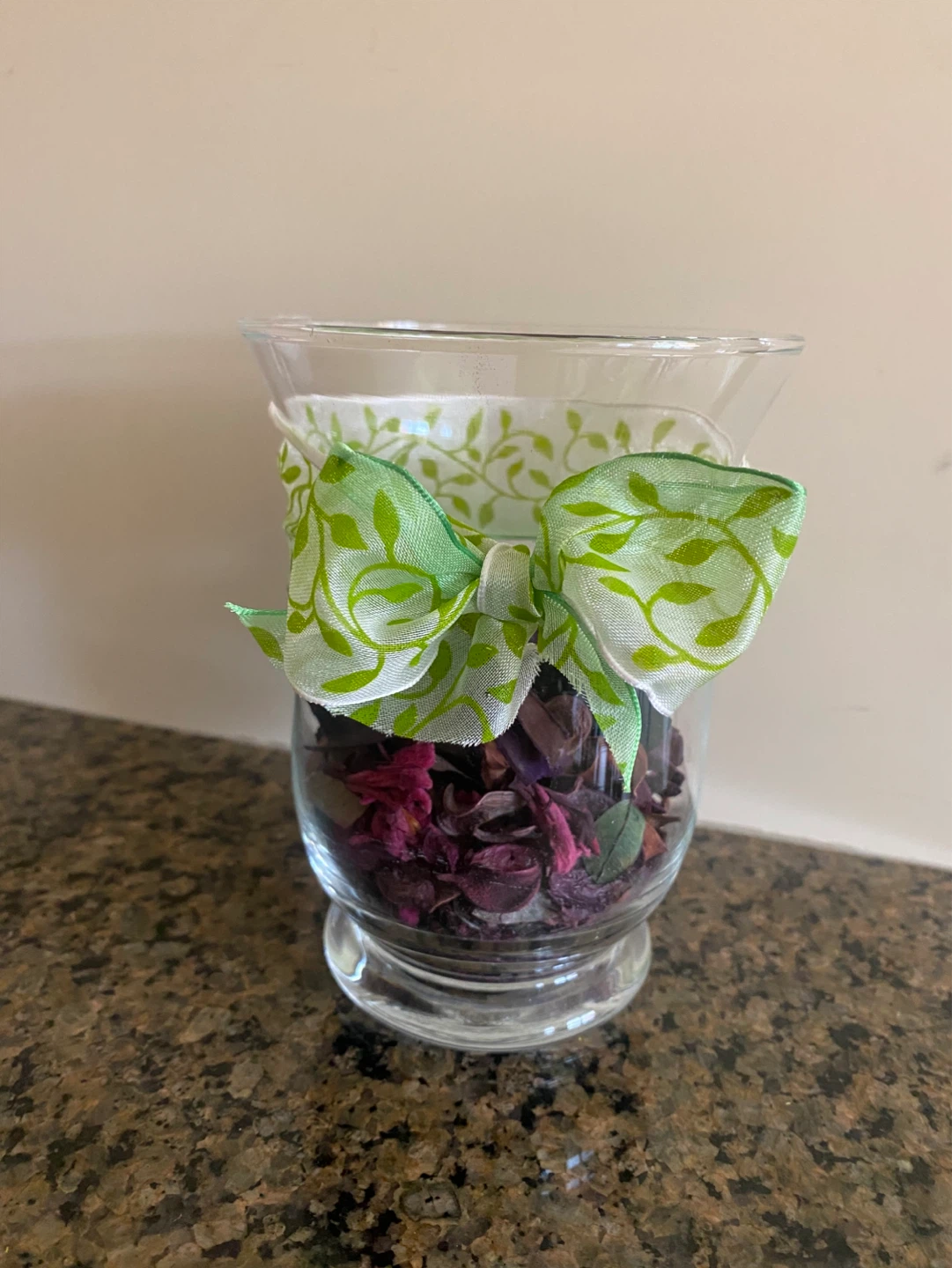 Glass Vase with Potpourri and Green Ribbon Bow - photo 2
