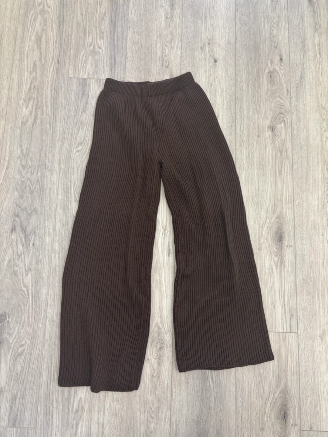 Brown Ribbed Knit Sweater and Pants Set - photo 2