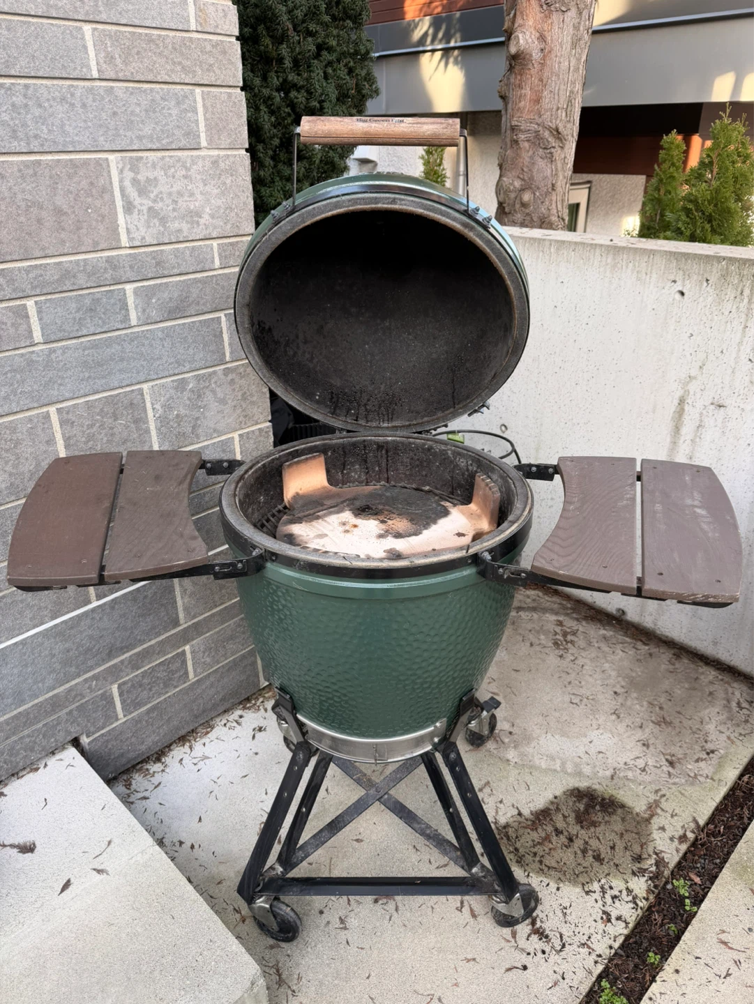 Big Green Egg Kamado Ceramic Grill - photo 2