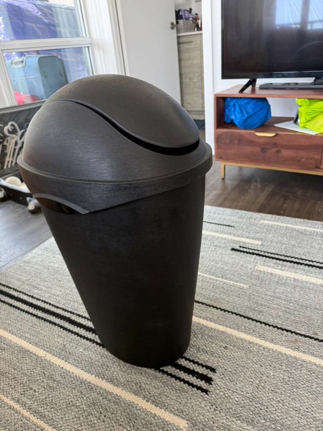 Black Swing Top Trash Can - photo 4