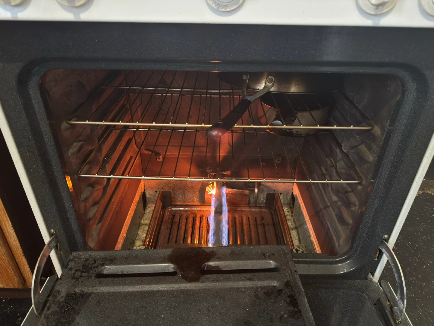 GE White Gas Range Stove Oven - photo 4