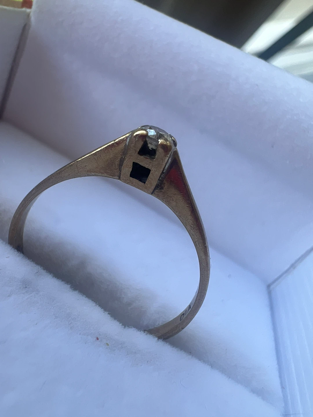 9 k Gold Diamond Ring