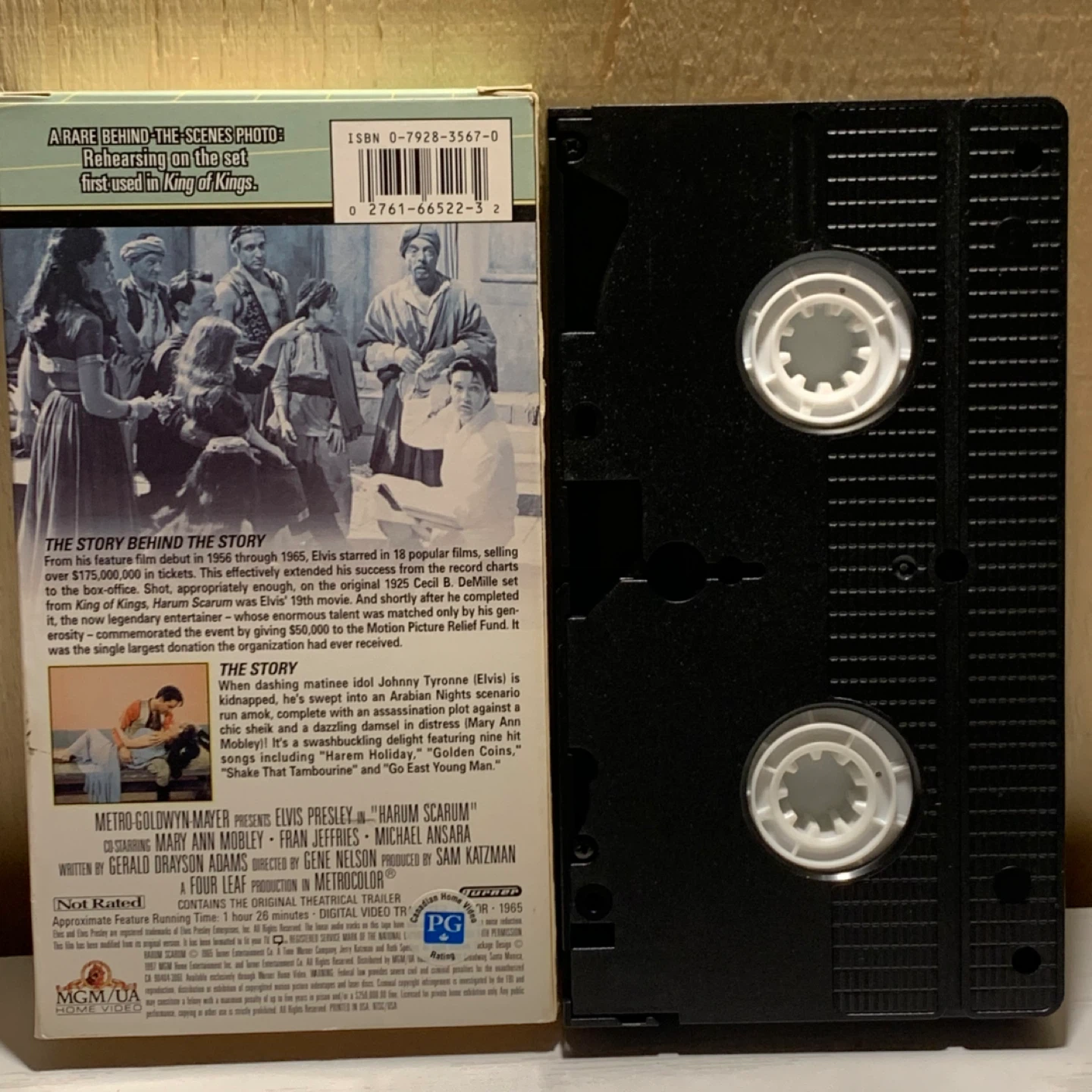 Elvis Harum Scarum Commemorative VHS - photo 2