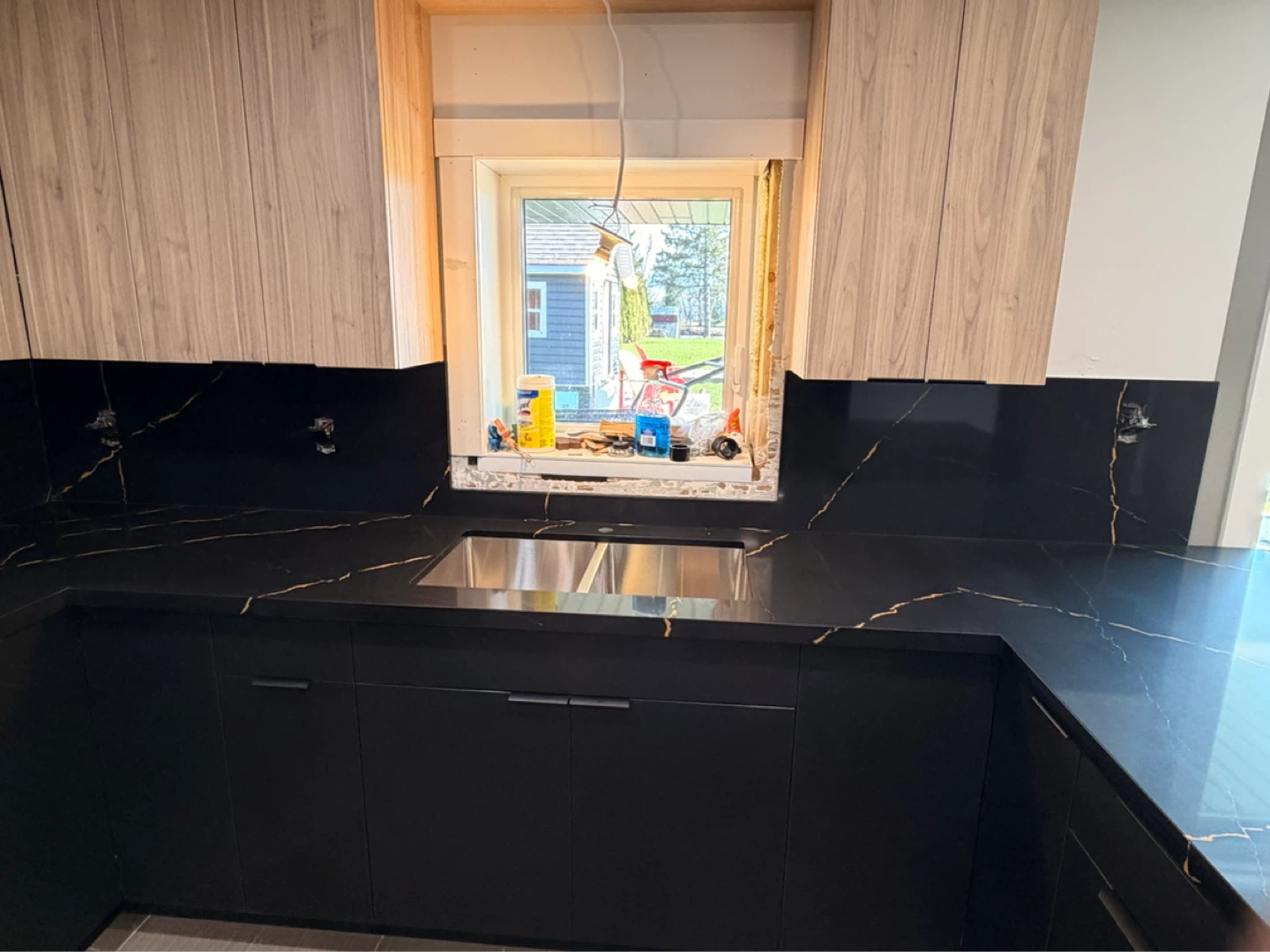 Black Quartz Countertop with Gold Veining - photo 4