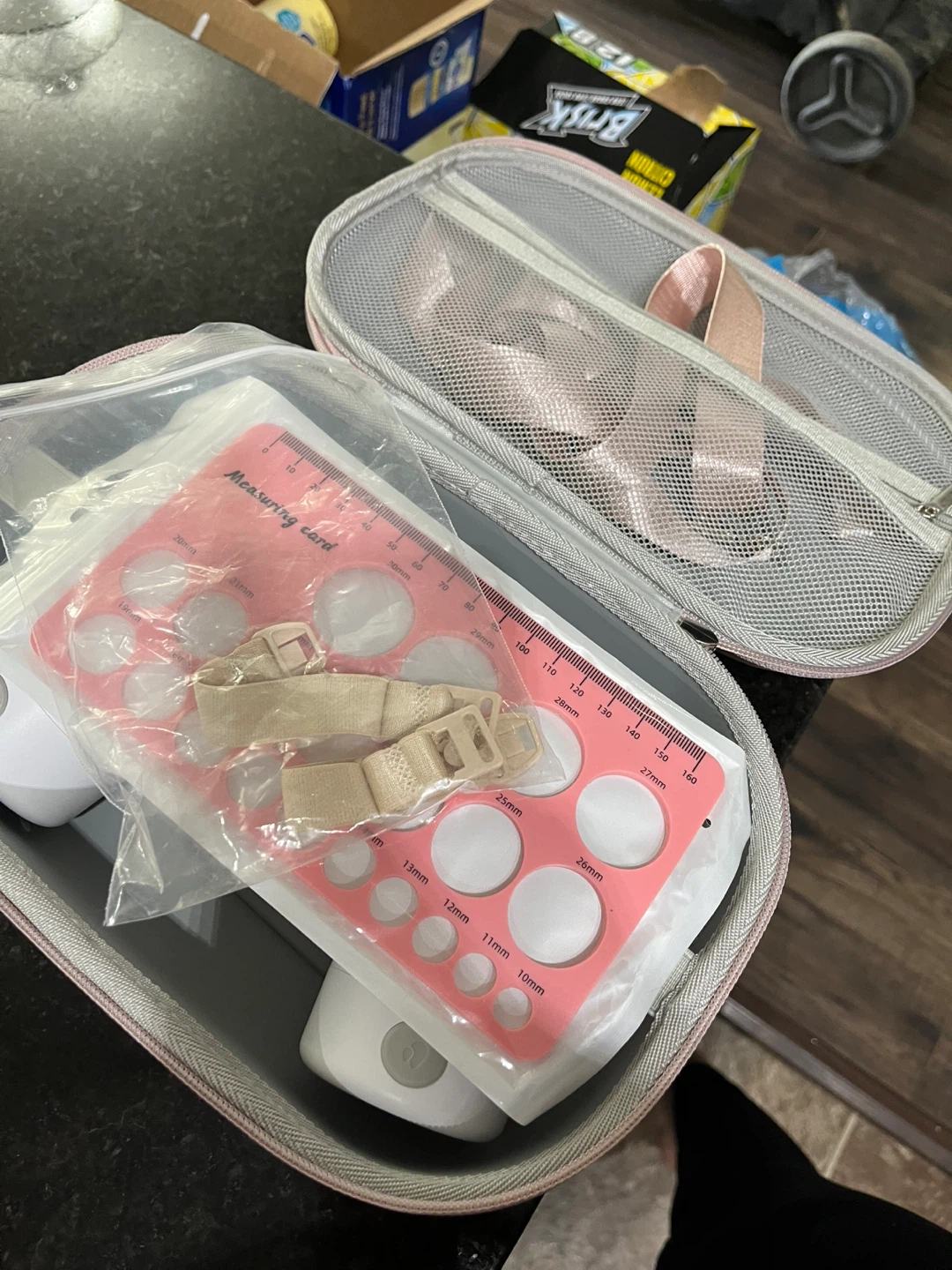 Momcozy Wearable Breast Pump Carrying Case - photo 2