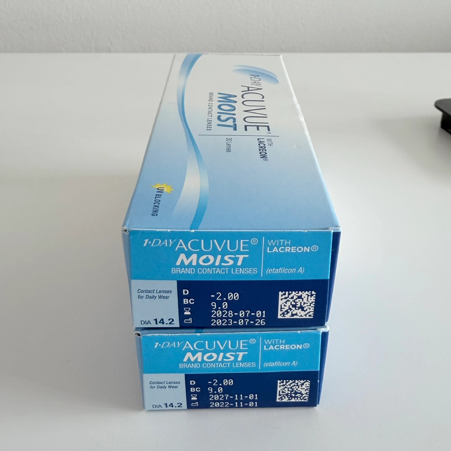 -2.00 1-DAY ACUVUE MOIST Brand Contact Lenses - photo 2