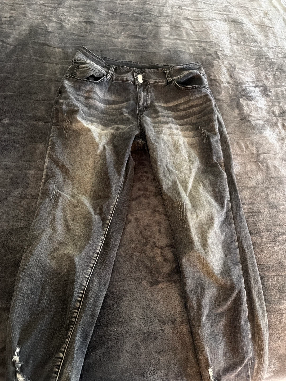 Women's Gray Wash Distressed Skinny Jeans