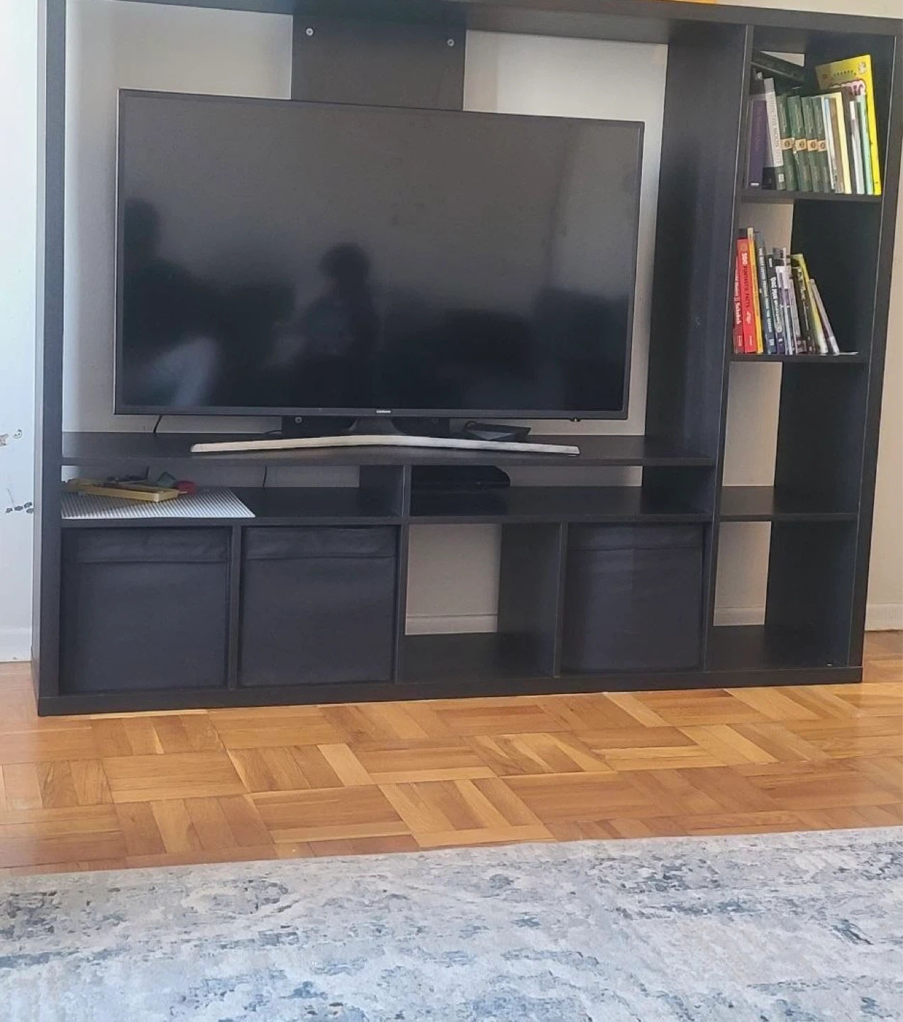 Tv stand with Samsung smart tv - photo 3