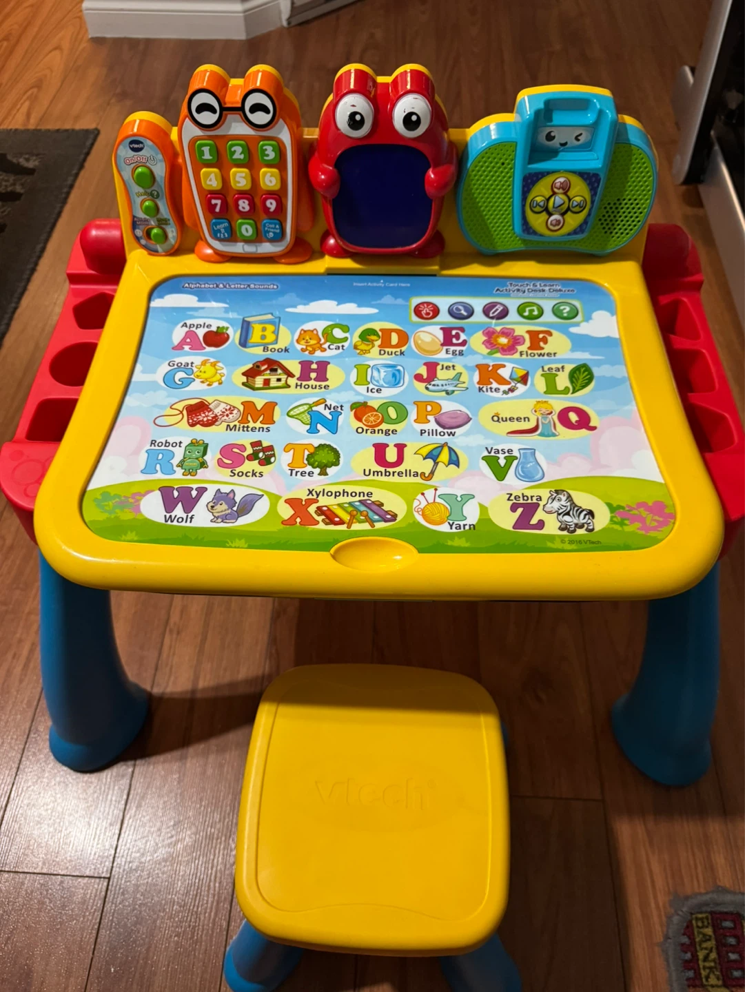 VTech Touch & Learn Activity Desk Deluxe with Chair