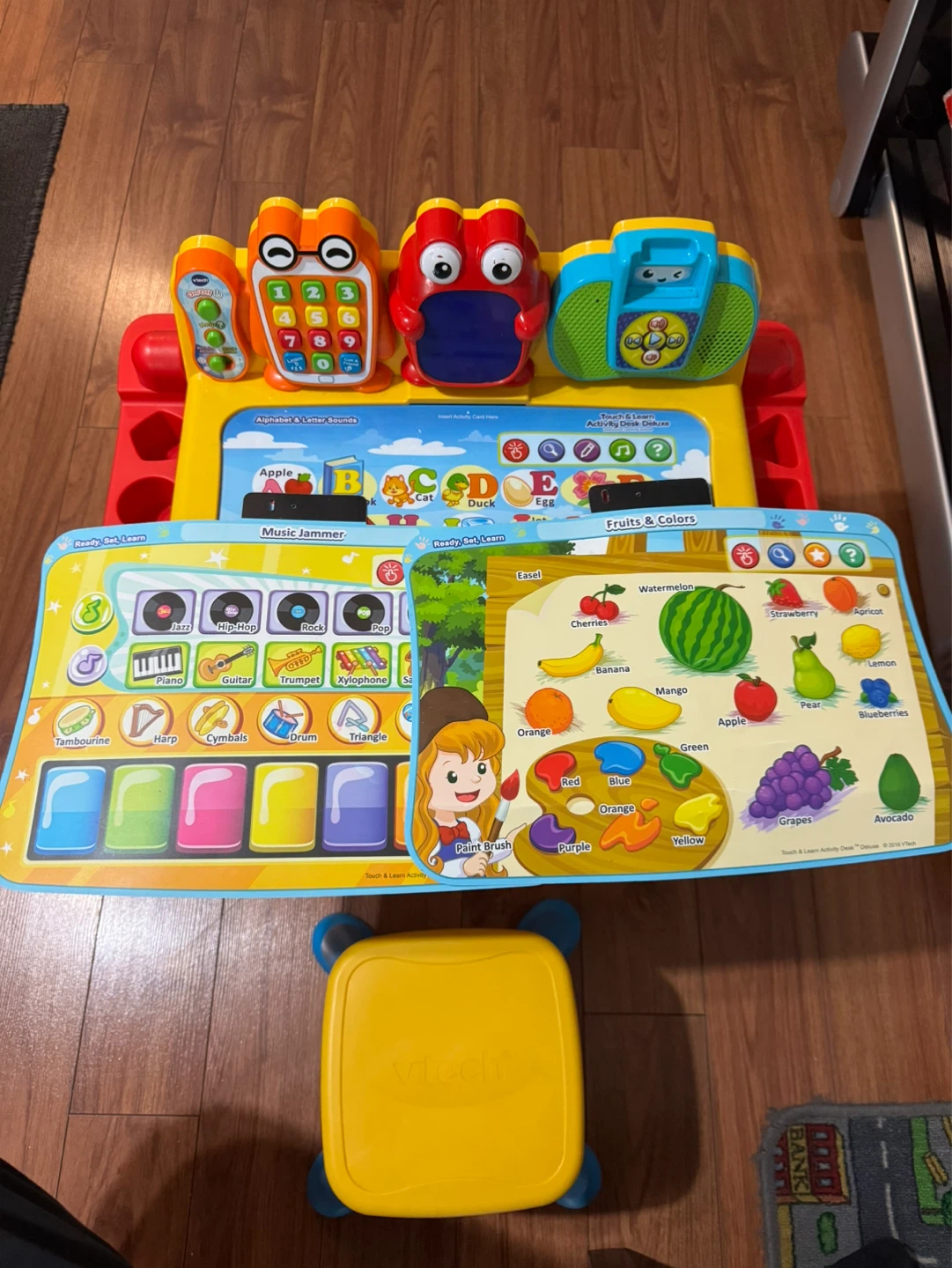 VTech Touch & Learn Activity Desk Deluxe with Chair - photo 5