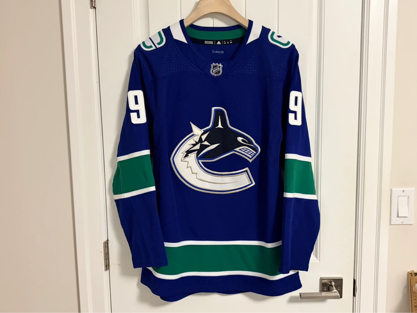 Authentic Adidas Vancouver Canucks J.T. Miller Jersey Size 44 XS - photo 4