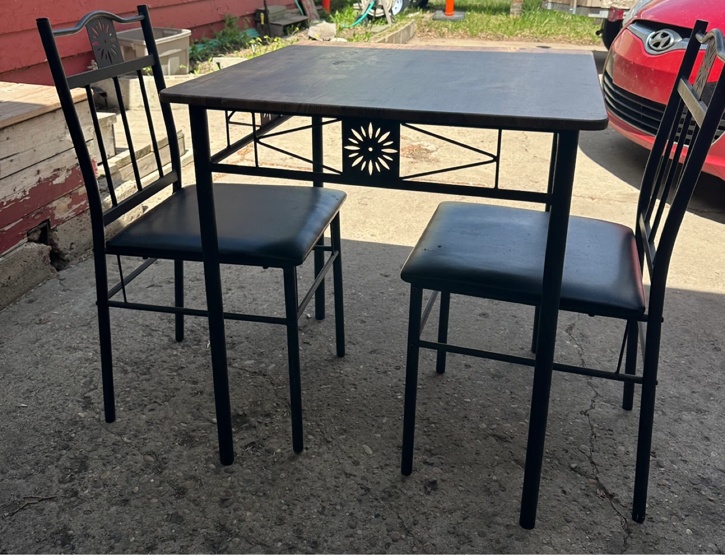 Small table and 2 chairs