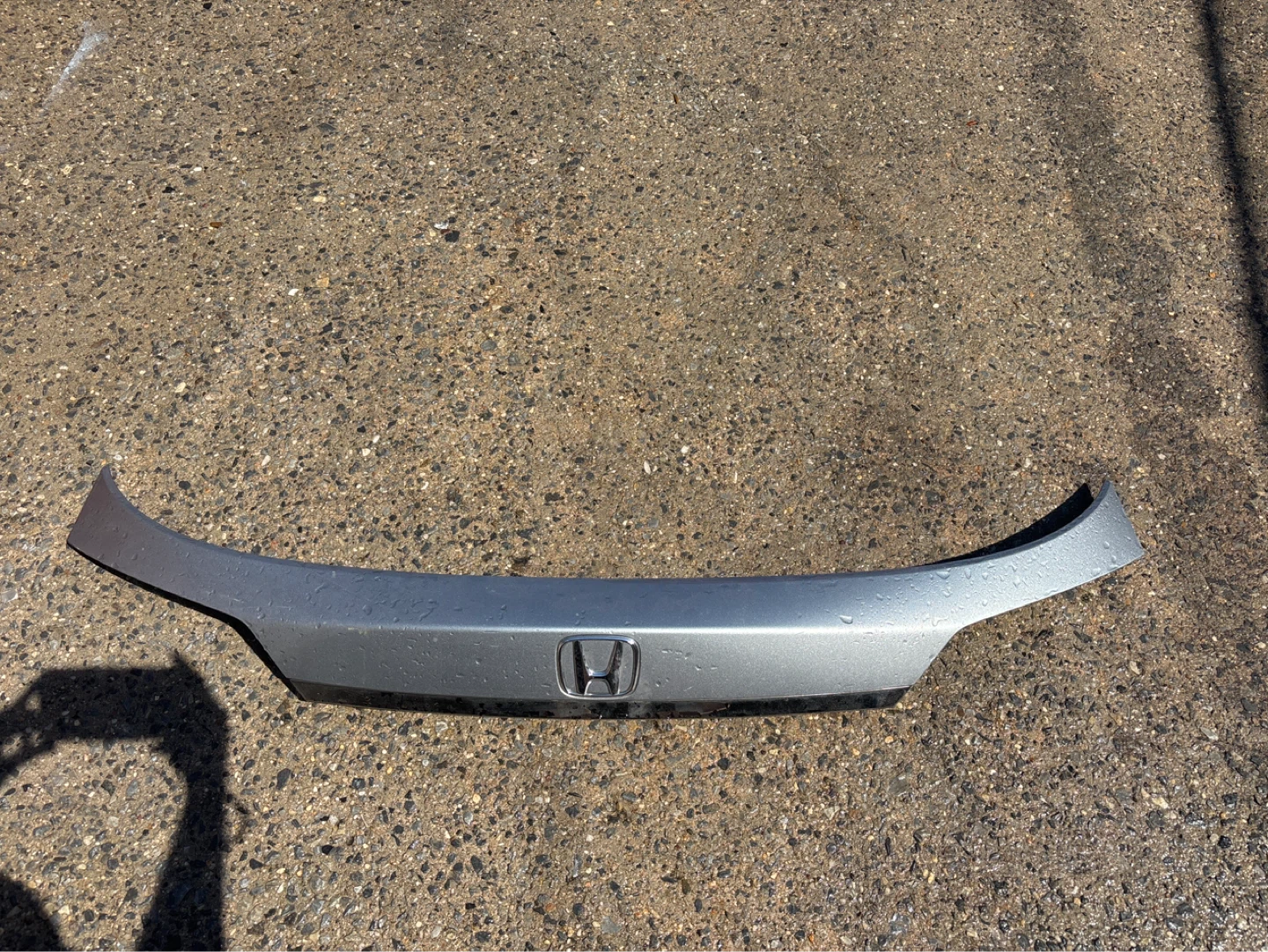 19 20 21 22 Honda Hrv Hr-v Trunk Lid Finish Panel Trim Moulding - photo 2