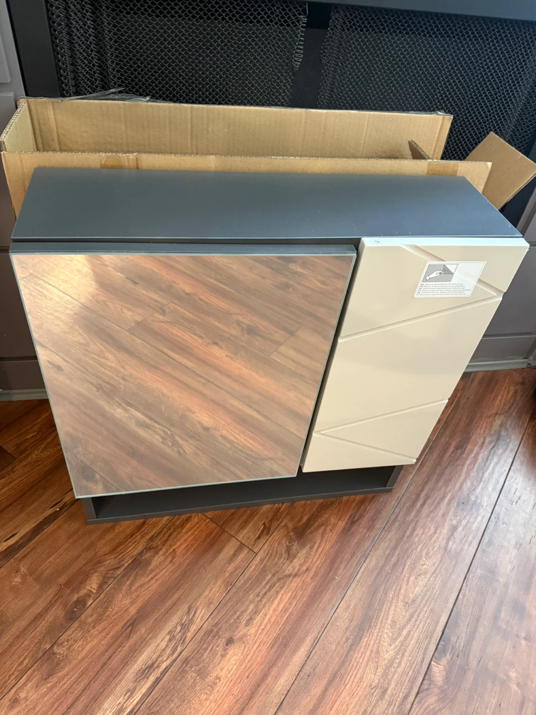 NEW: Modern Bathroom Mirrored Cabinet (Assembled/Never Used)