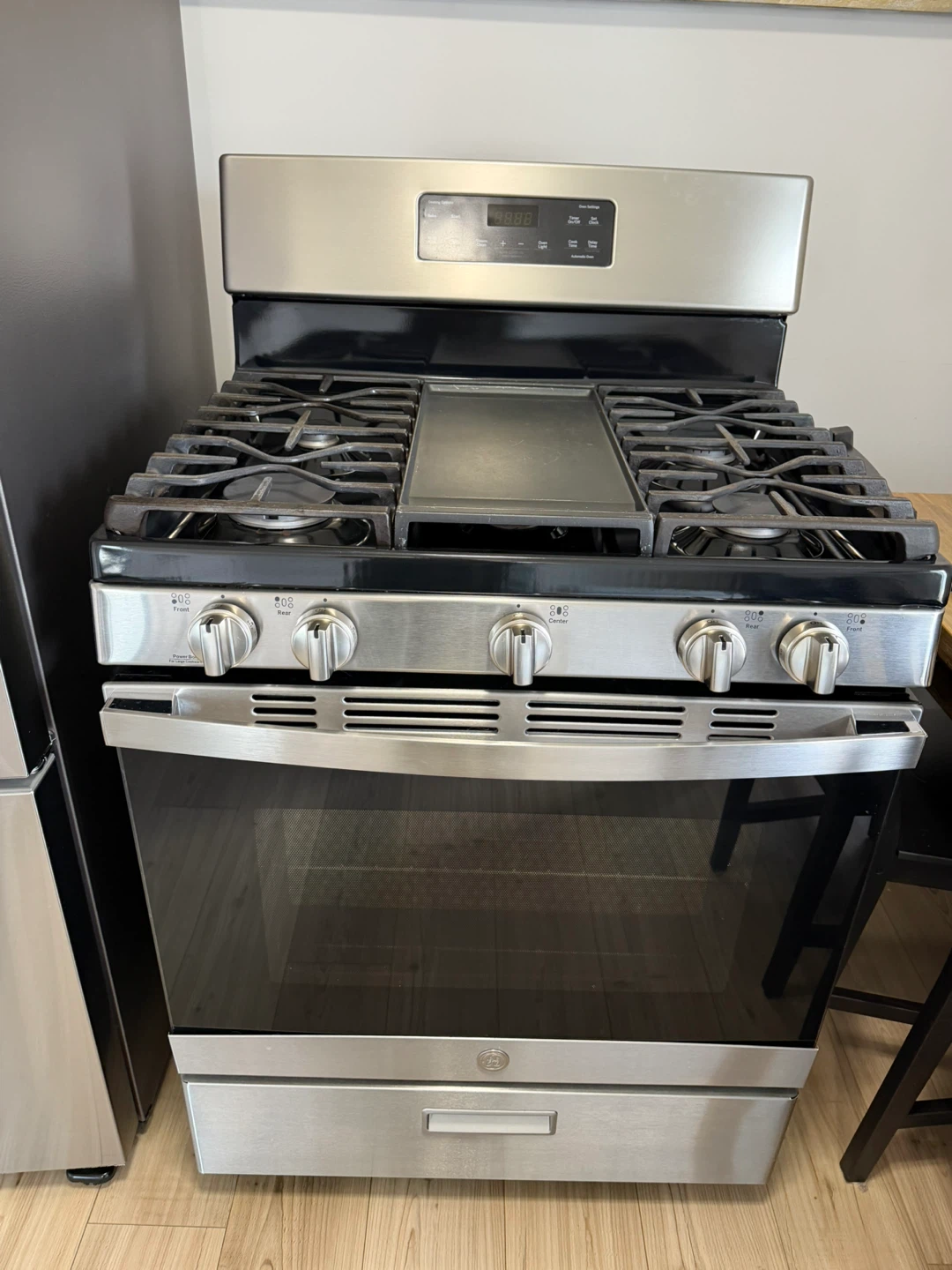 GE Appliances Gas Range with Griddle
