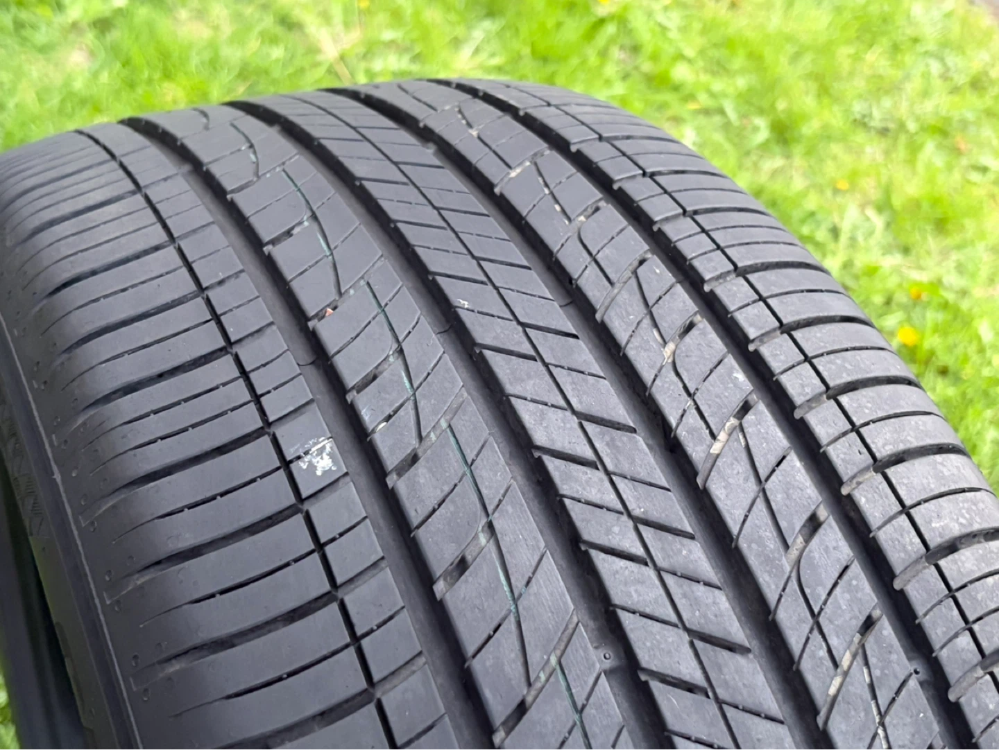 Kumho Crugen HP71 All Season Tire 255/45R20 105V - photo 4