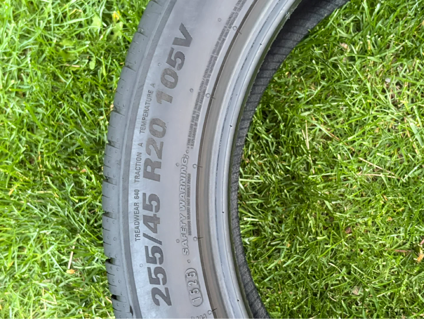 Kumho Crugen HP71 All Season Tire 255/45R20 105V - photo 2