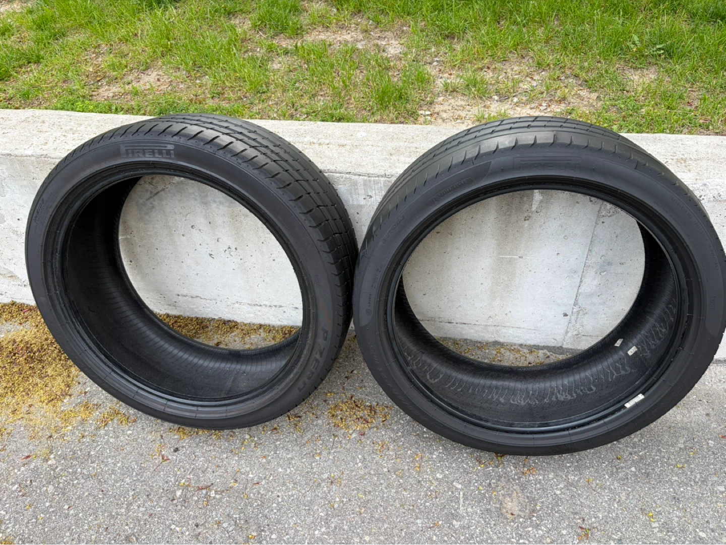 Pirelli P ZERO PZ4-Sport Tires 255/40R21
