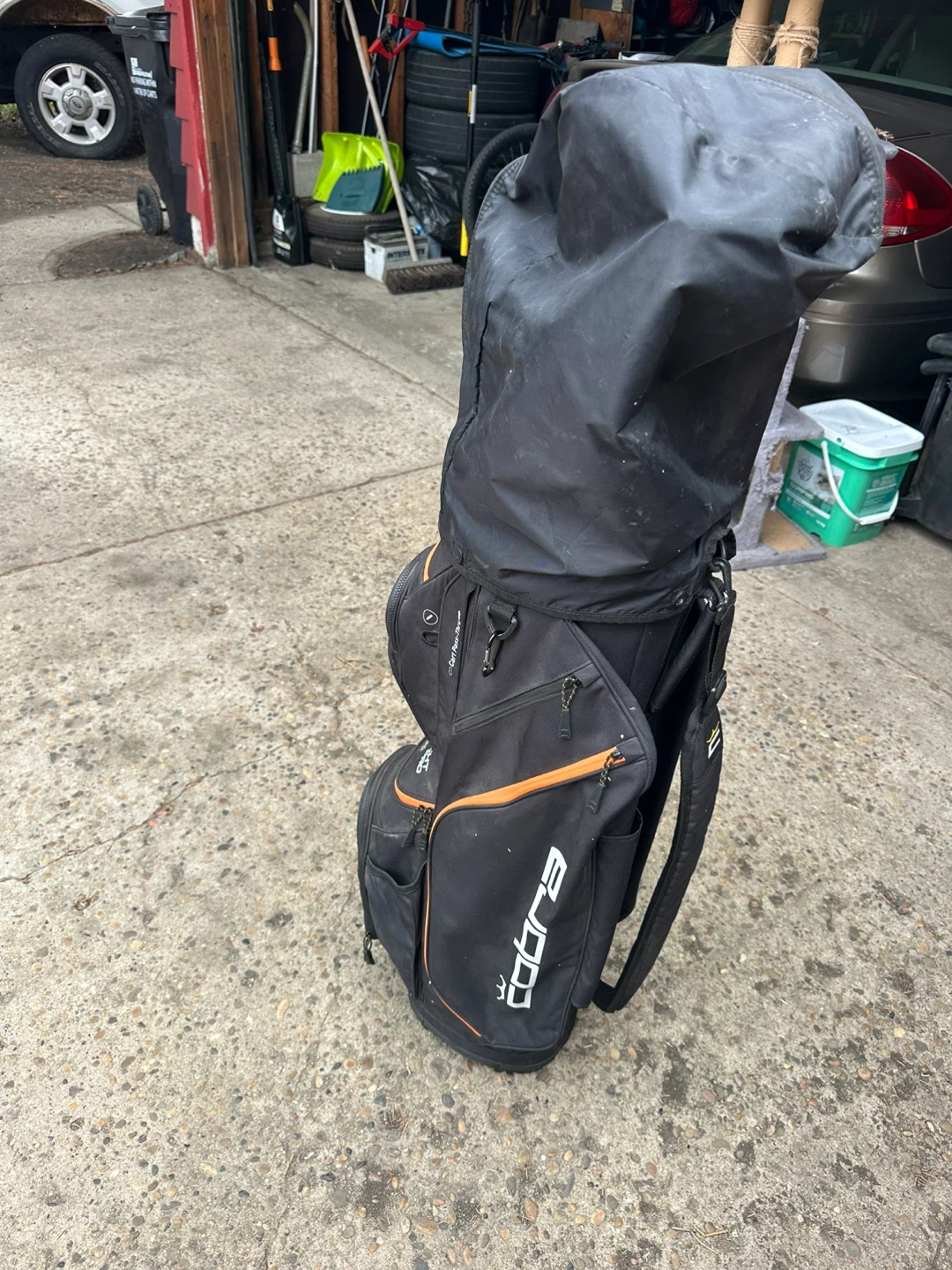 Golf bag with everything