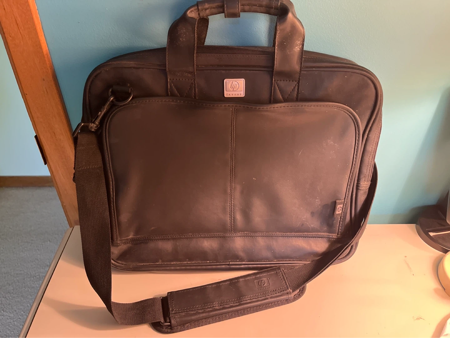 HP leather and shoulder /messenger bag