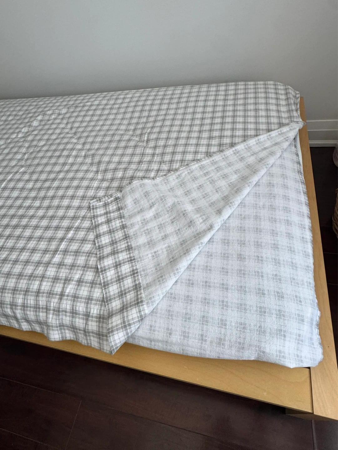 Bed Sheet set - Queen Size ( folded to show on single bed) - photo 2
