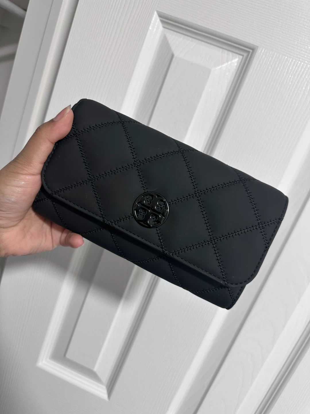 Tory Burch Willa Matte Chain Wallet - Black
