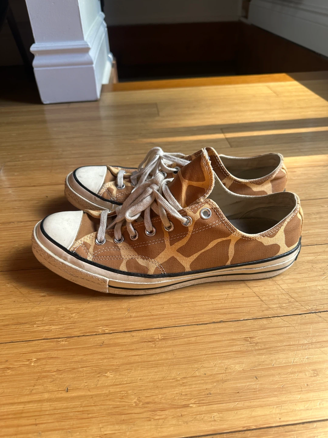 MEN SIZE 10.5 GIRAFFE PRINT CONVERSE CHUCK TAYLOR SNEAKER SHOES