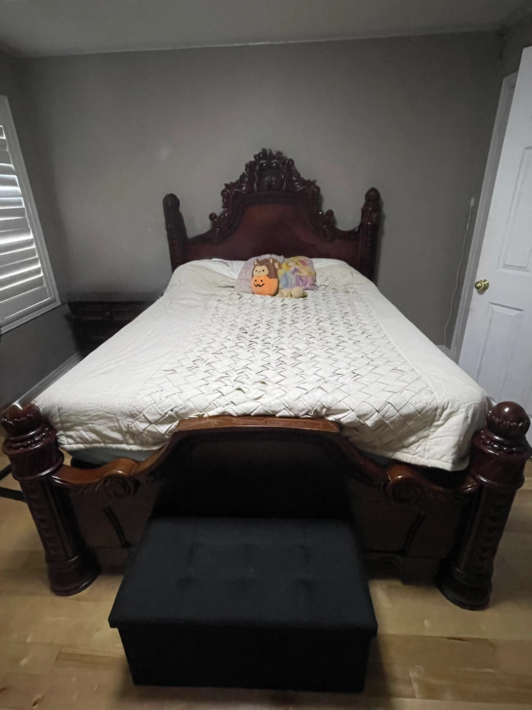 Ornate Dark Wood Queen Size Bed Frame NO MATTRESS - photo 2