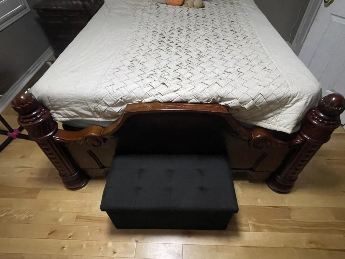 Ornate Dark Wood Queen Size Bed Frame NO MATTRESS - photo 3