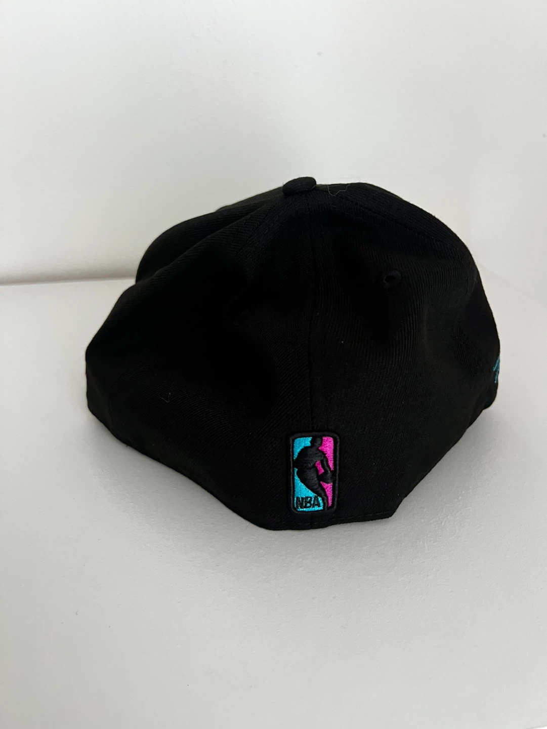 New Era Miami Heat 59FIFTY Fitted Cap Size 7 1/4 - photo 5