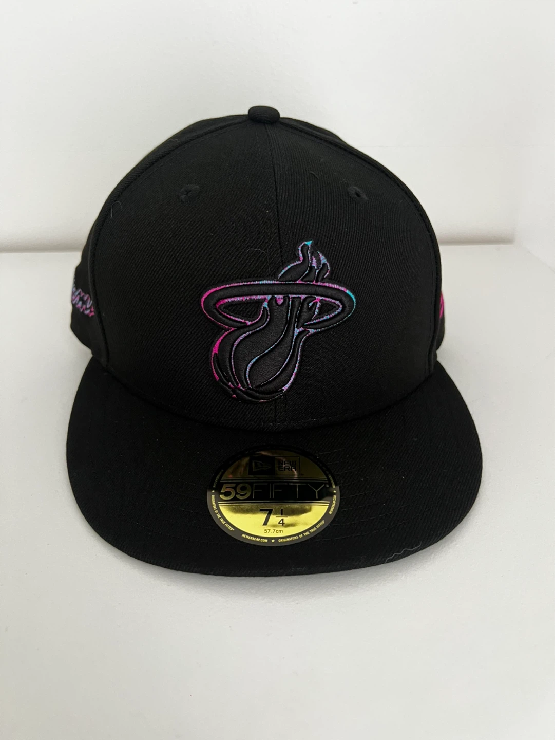 New Era Miami Heat 59FIFTY Fitted Cap Size 7 1/4 - photo 4