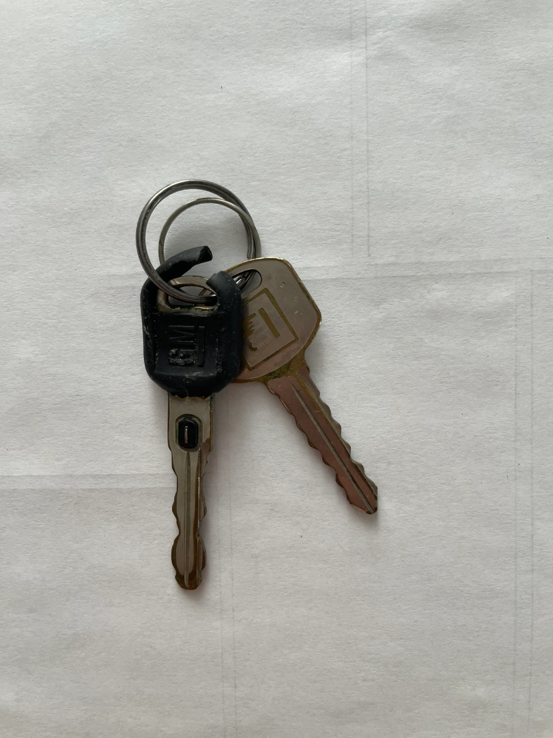 GM Key Fob with 2 Keys - photo 2