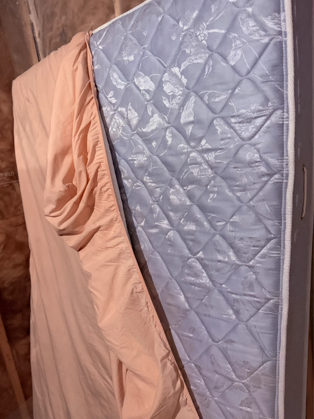 Mattress with Pink Fitted Sheet، box and base - photo 4