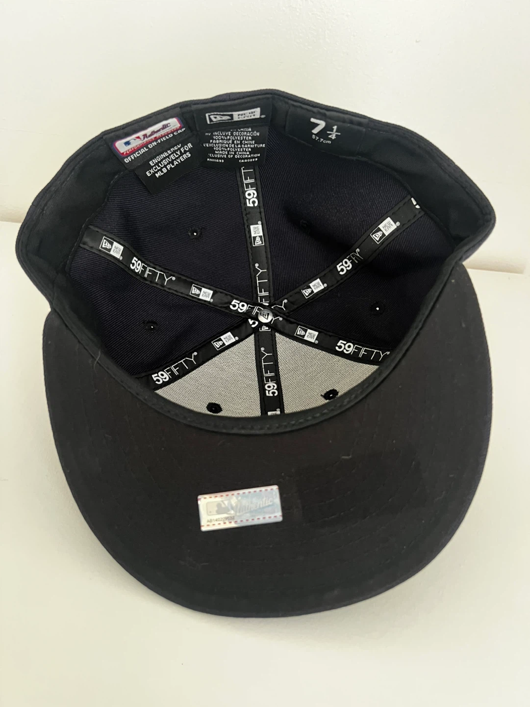New Era New York Yankees 59FIFTY Fitted Hat Size 7 1/4 Black - photo 2