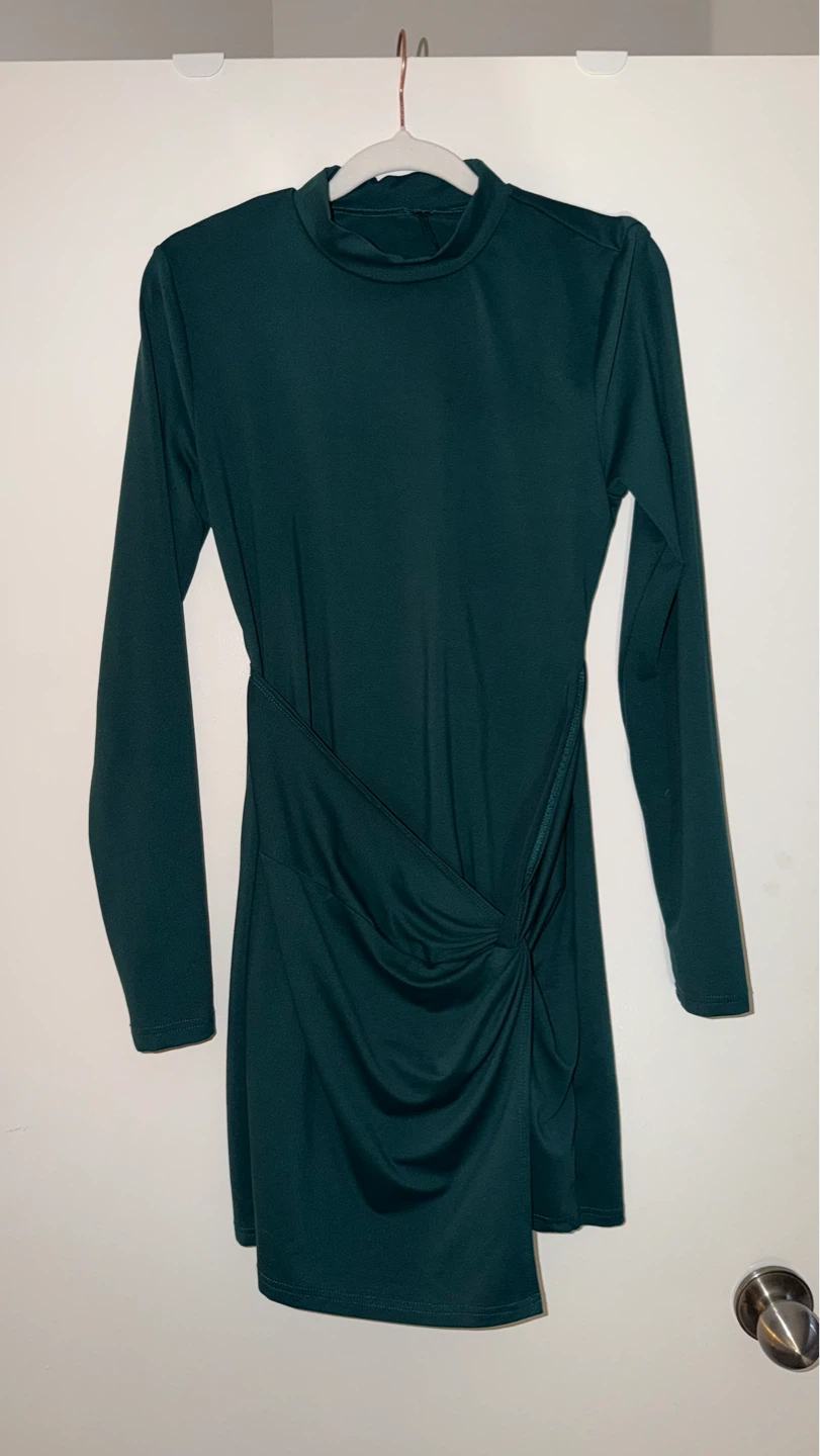Green Long Sleeve Cutout back Mini Dress