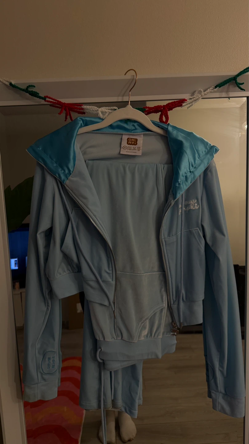 OH MY SENPAI Baby Blue Velour Gojo Tracksuit Set - photo 4