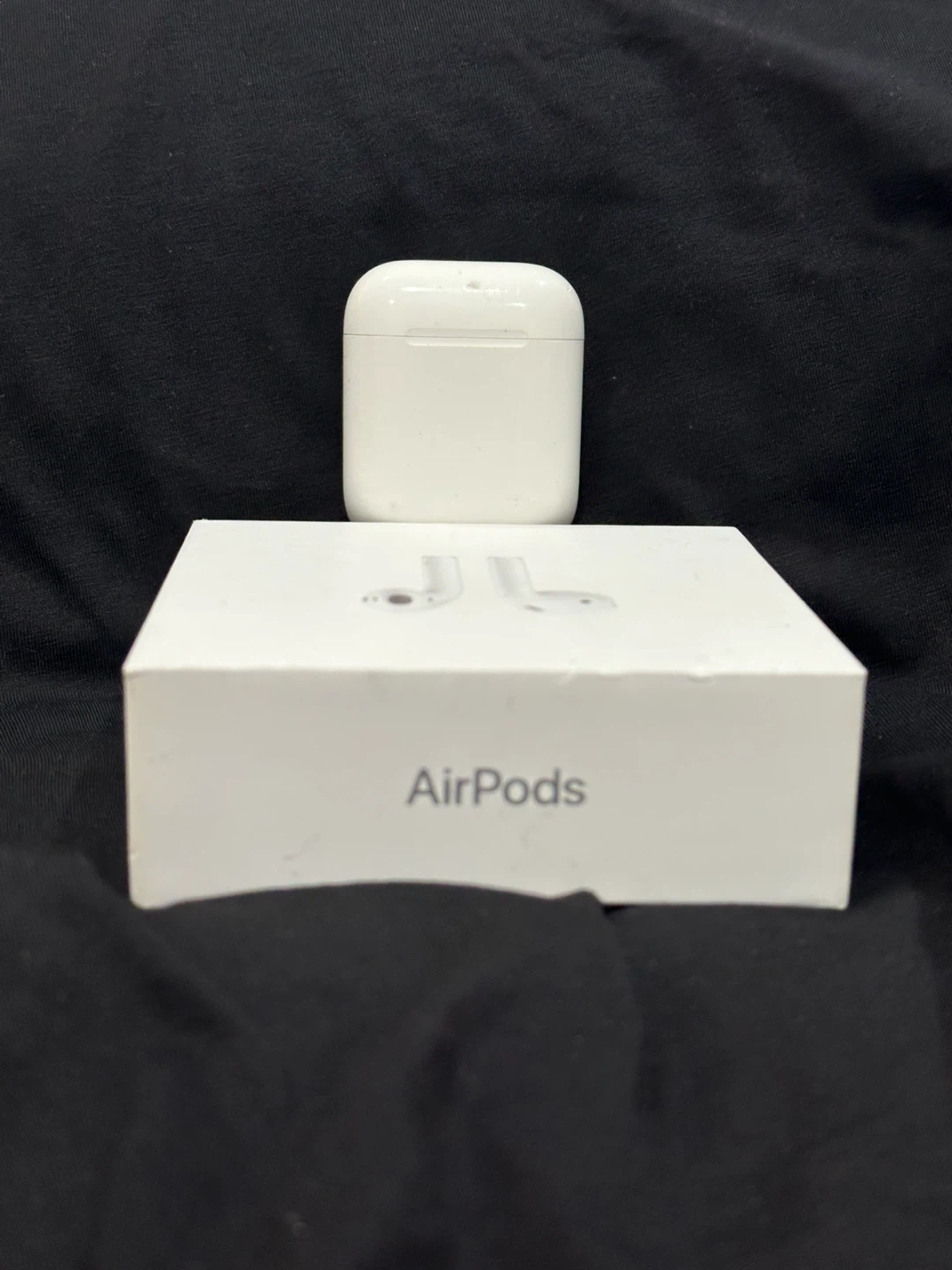 Apple Airpods 1st Generation Ear Buds USED