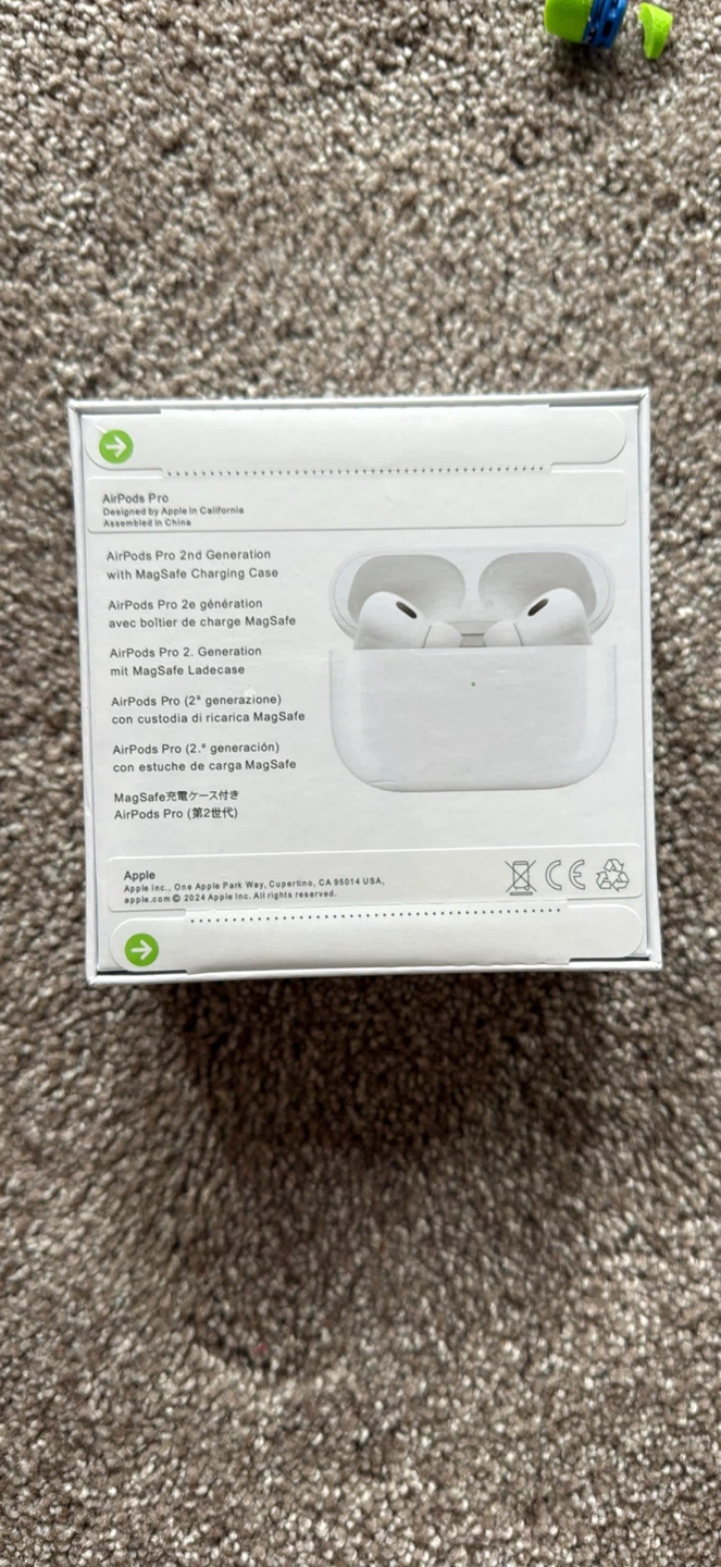 Apple AirPods Pro 2nd Gen with MagSafe Charging Case - photo 4