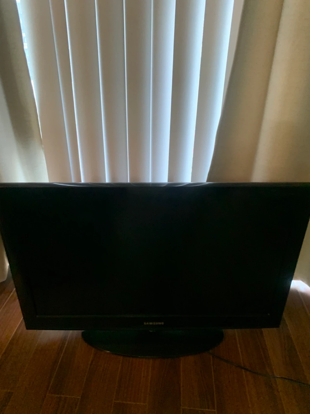 Samsung 24" HD LCD TV - photo 3