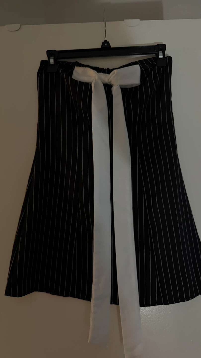 Black and white pinstripe skirt with bow accent - photo 3