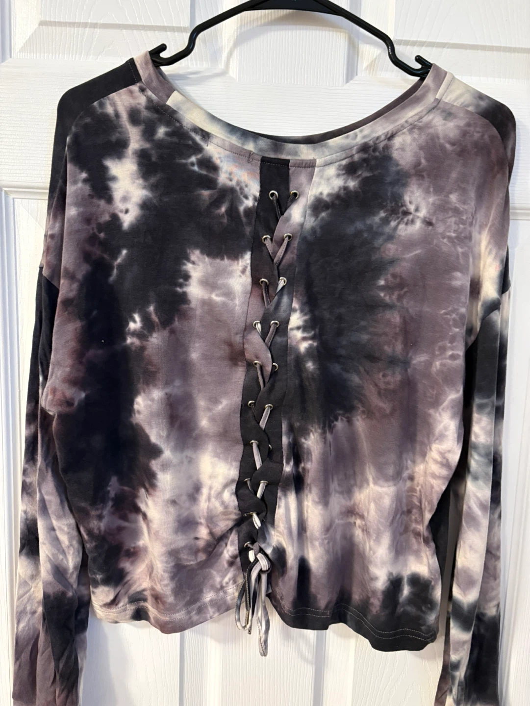 Ardene - Long Sleeve Tie-Dye Top with Lace-Up Back - photo 2