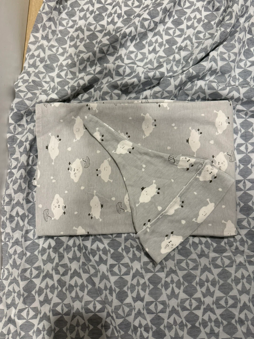 Baby Blanket with Sheep Pattern
