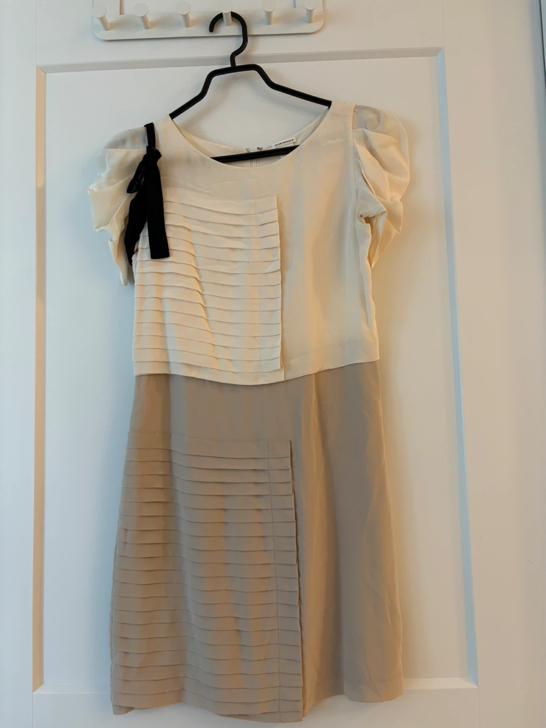 Club Monaco Beige Pleated Dress Size 0