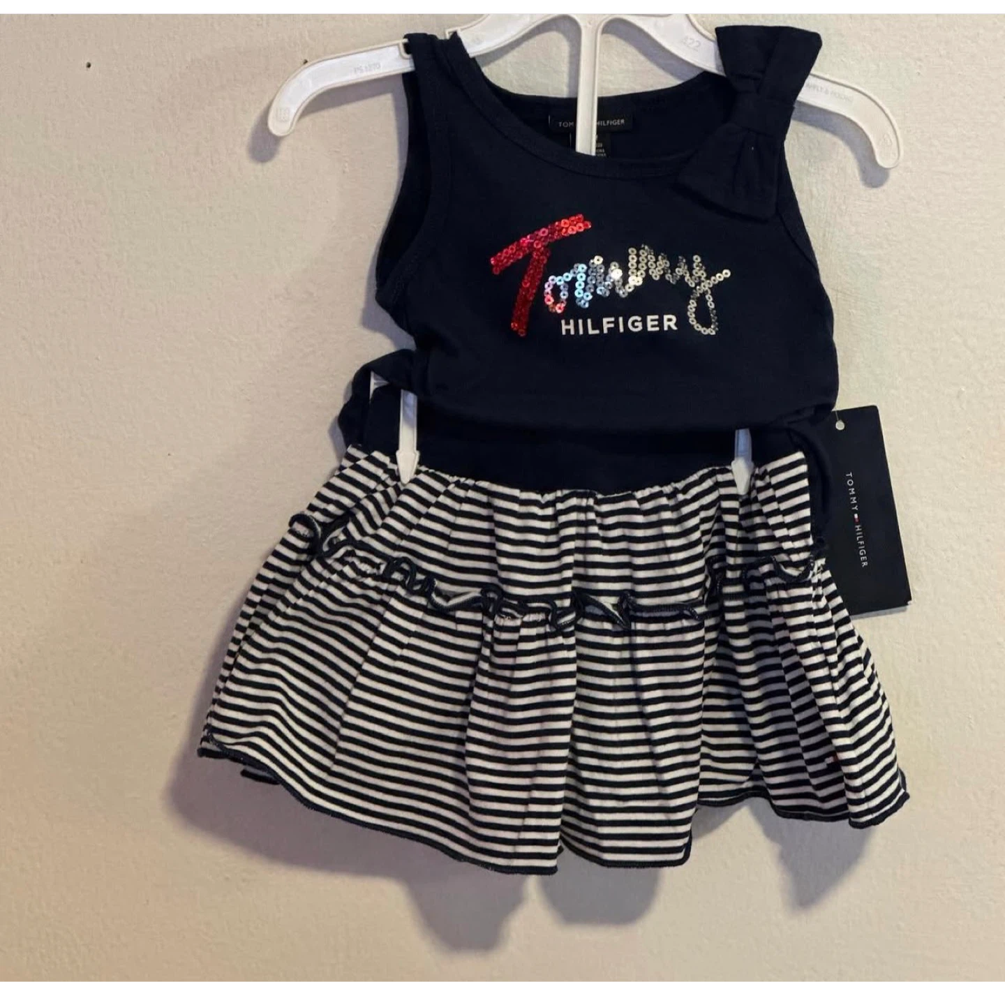GIRLS 2PC SKIRT SUITE (SIZE:24 MONTHS)
