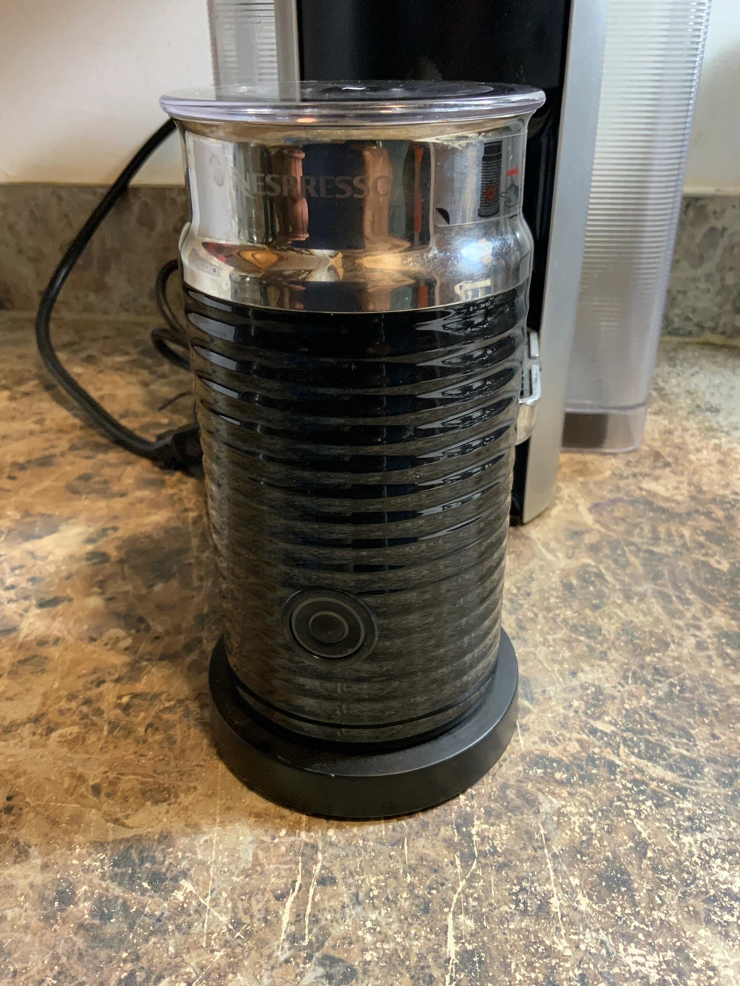 Nespresso Coffee Machine with Aeroccino Milk Frother - photo 2
