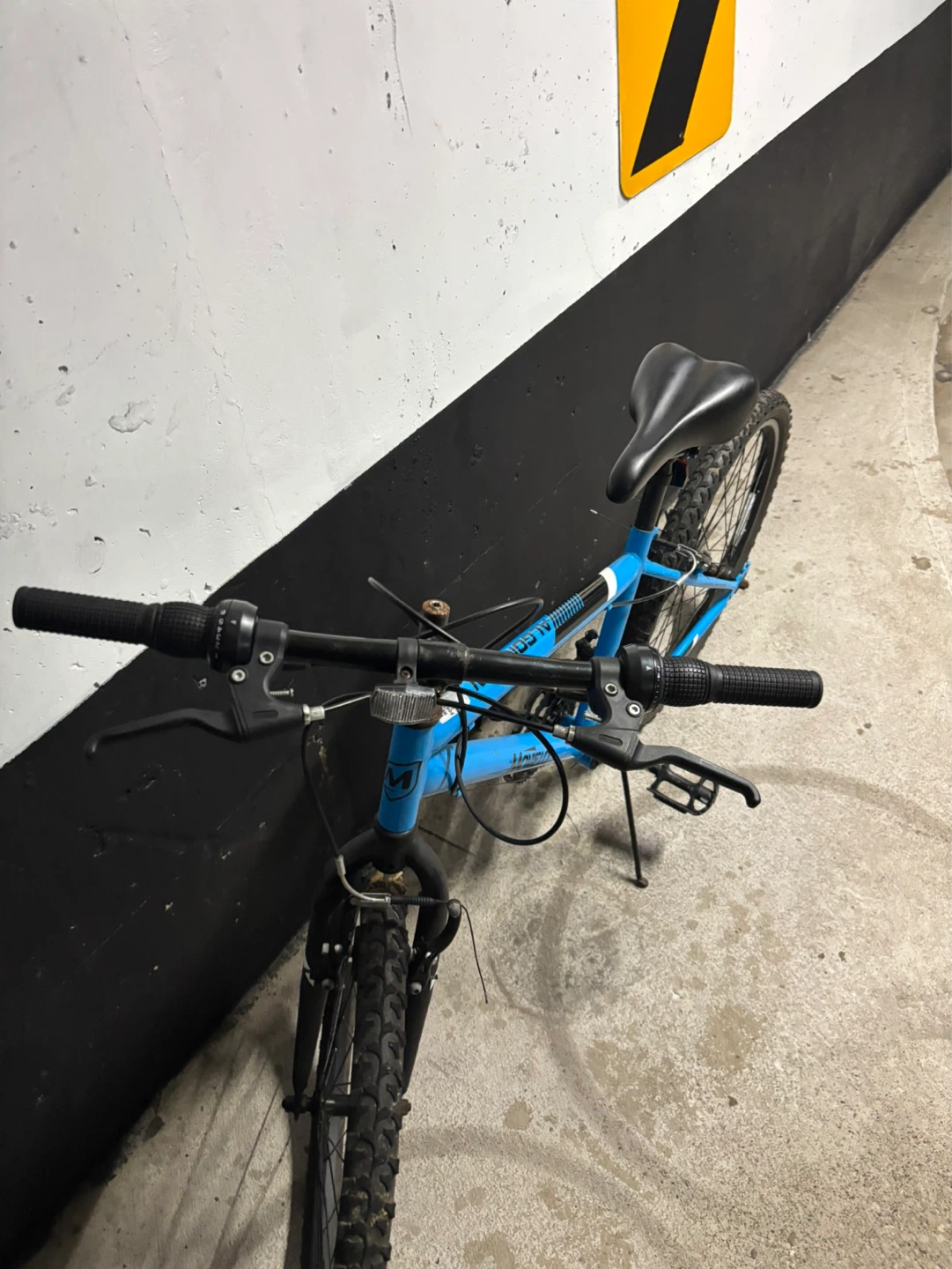 Blue Movelo Mountain Bike - photo 2